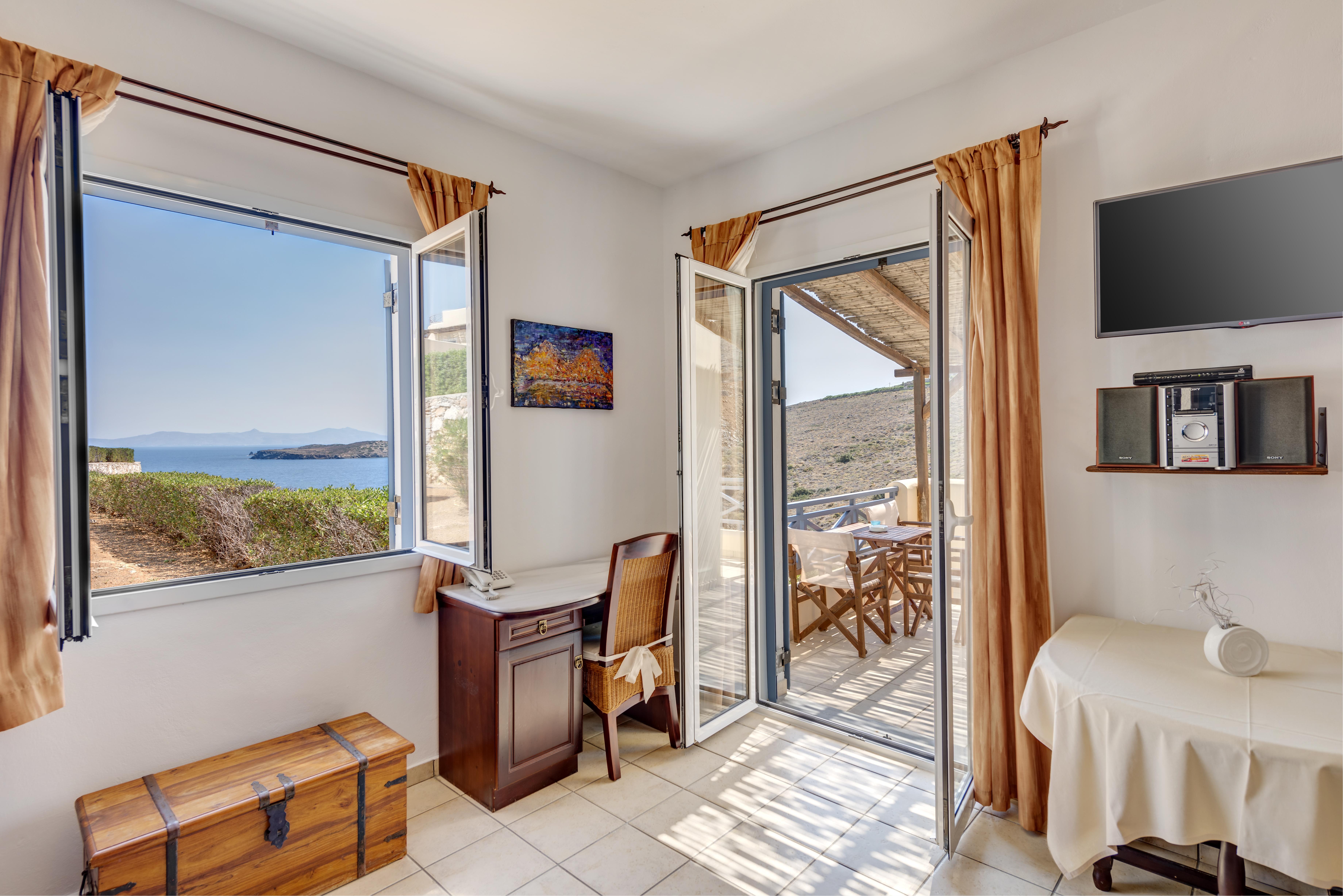 Sunrise Beach Suites Azolimnos Exterior photo
