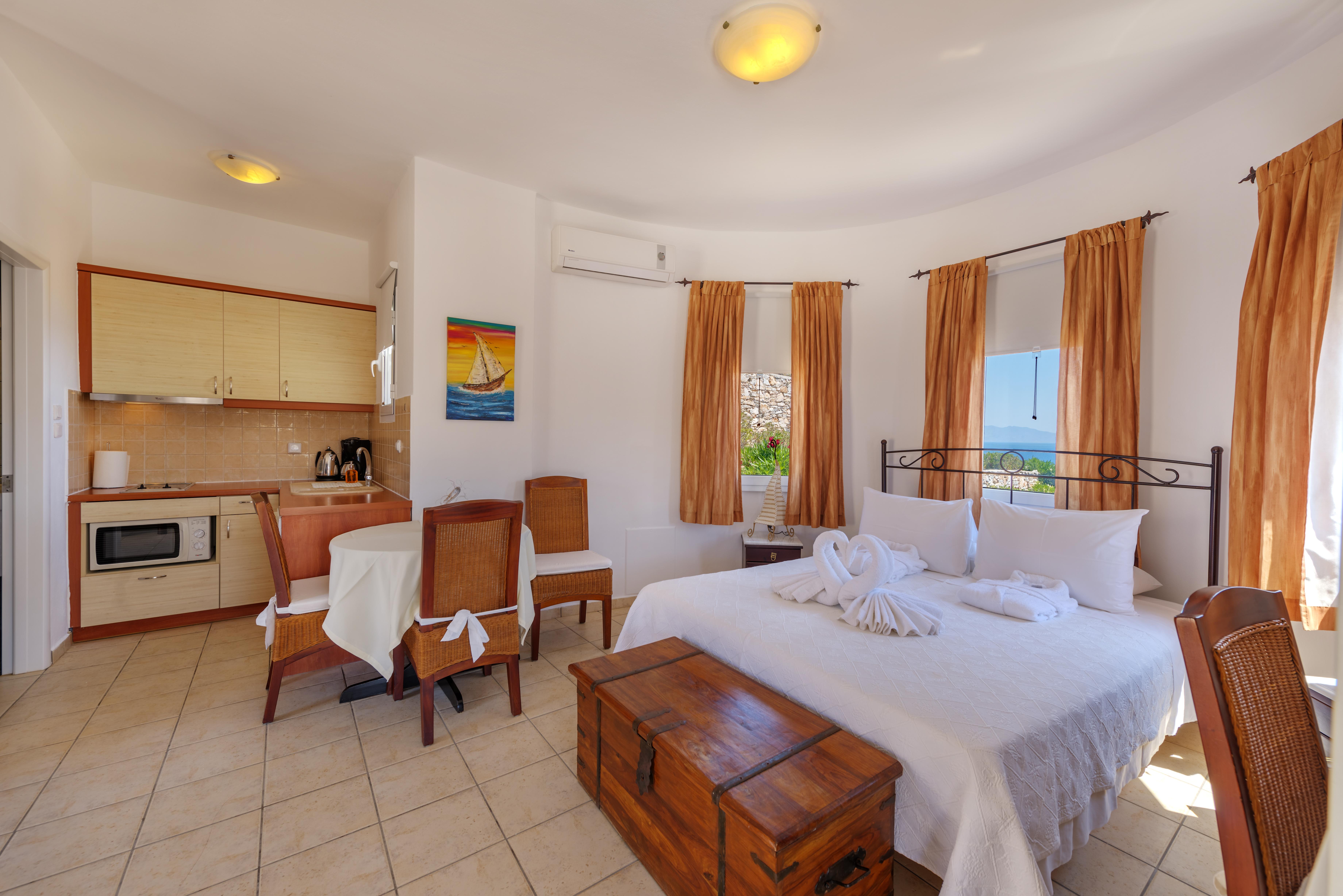 Sunrise Beach Suites Azolimnos Exterior photo
