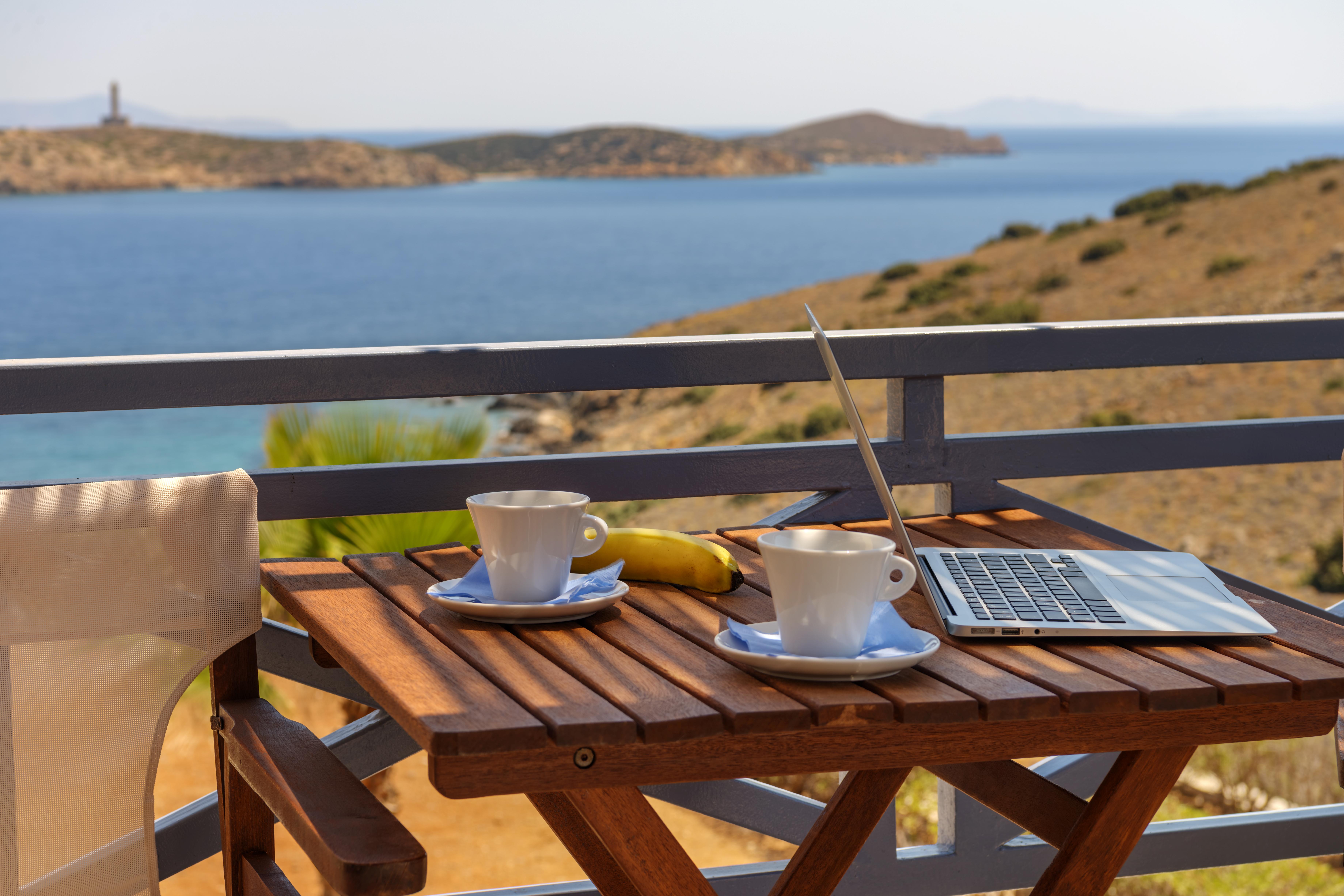 Sunrise Beach Suites Azolimnos Exterior photo